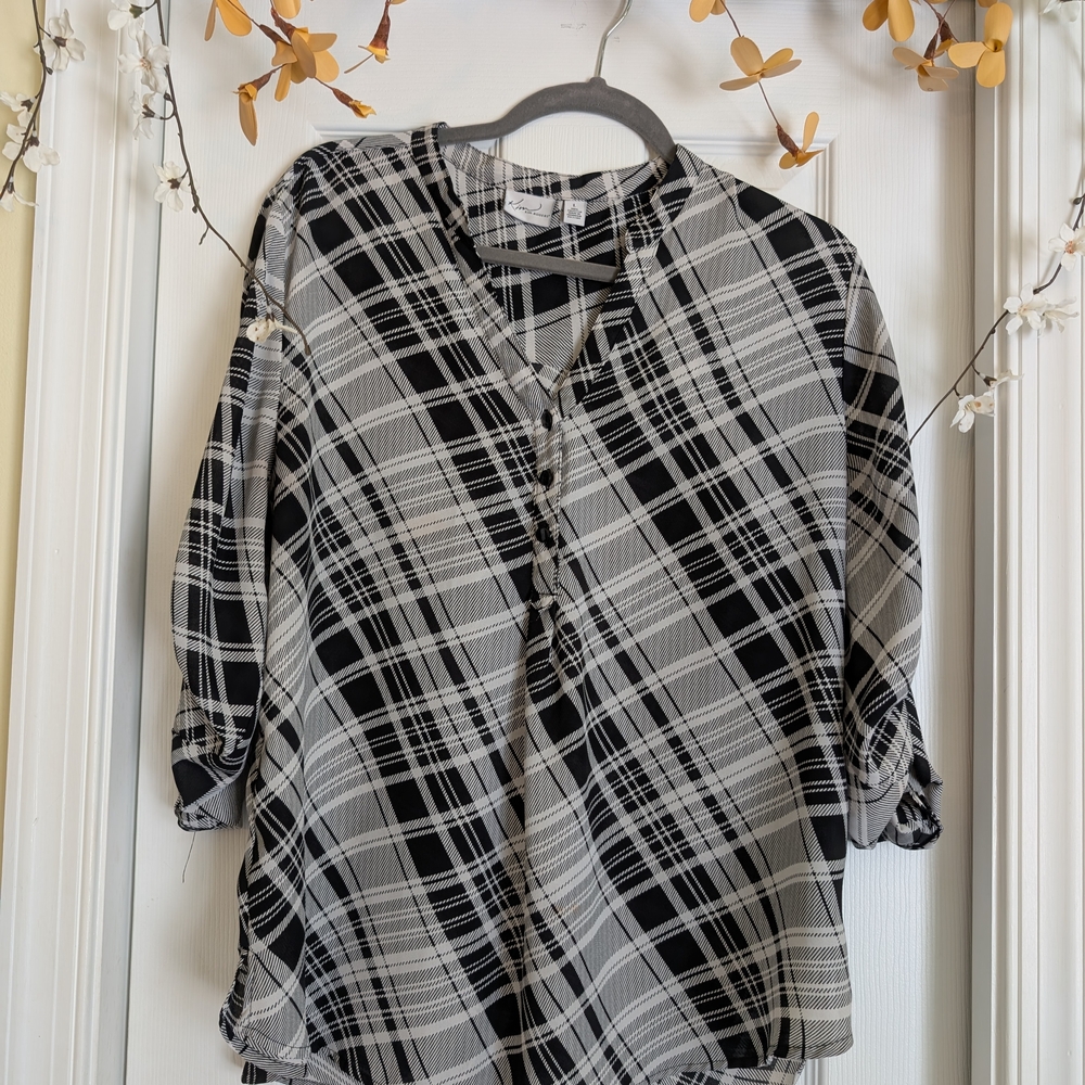 Kim Rogers Black and White Boxy 3/4 Sleeve Top